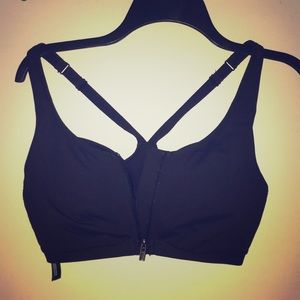 Front-Close VS Knockout Sports Bra